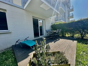 Outdoor dining - Le Calme Marin with garden 150m from the beach (Courseulles-sur-Mer)