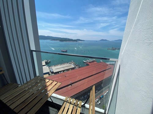 1-Bedroom Seaview Apartment at The Shore – With Sofa Bed & Balcony