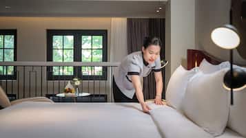 Perhesviitti (Duplex Family Suite) | Minibaari, tallelokero huoneessa, työpöytä, pimennysverhot