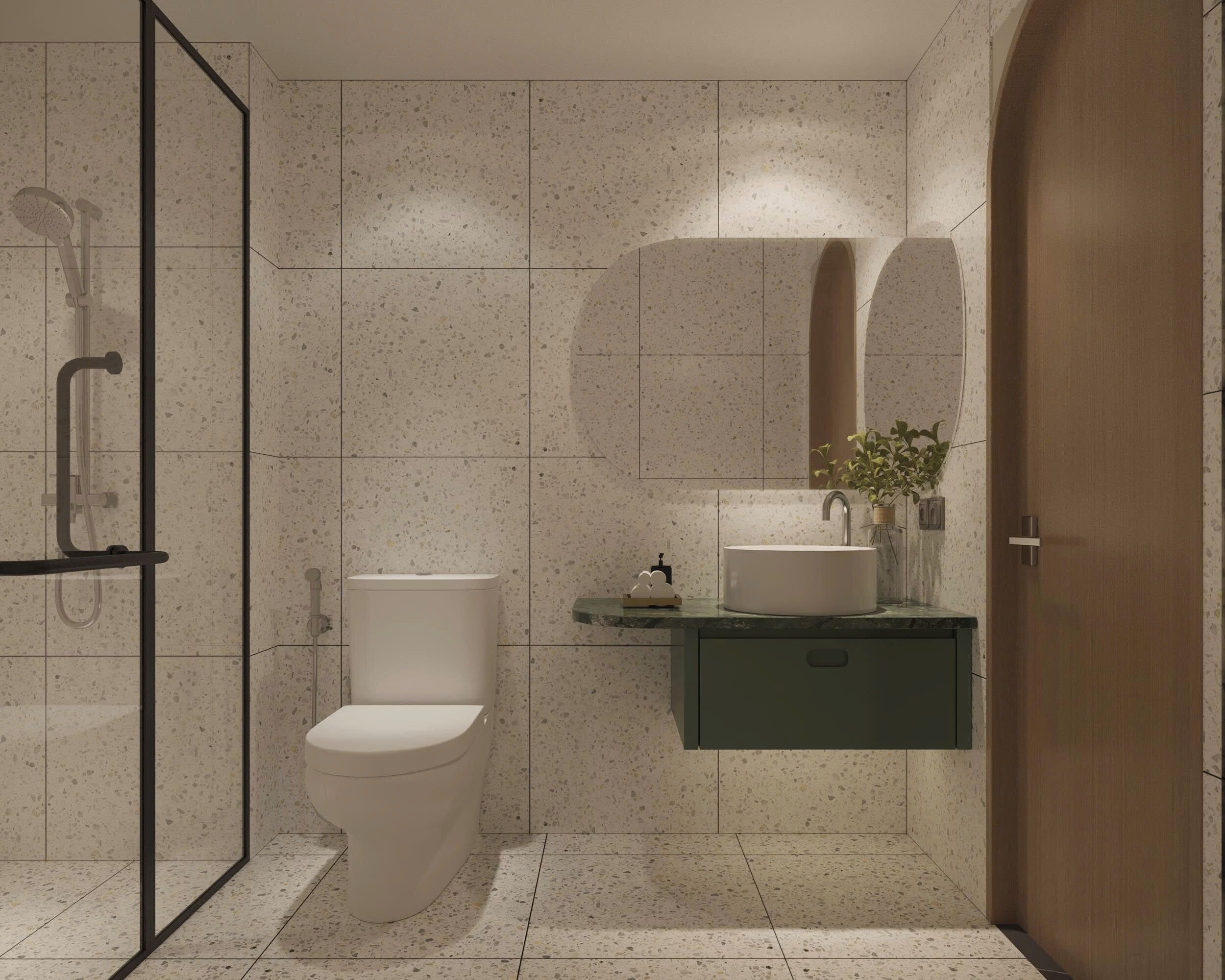 Une salle de bain équipée d’une douche, de toilettes, d’un lavabo et d’un miroir.