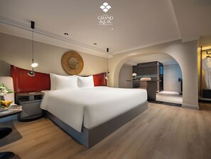 Suite familiar (Duplex Family Suite) | Minibar, caja de seguridad en la habitación y decoración personalizada