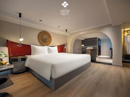 Suíte família (Duplex Family Suite) | Frigobar, cofres nos quartos, escrivaninha, cortinas blackout