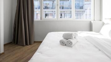 Apartment | Laptop workspace, iron/ironing board, cots/infant beds, free WiFi