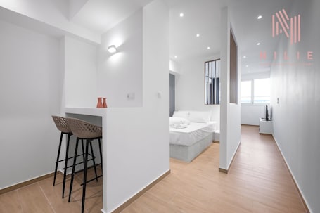 Estúdio | Opções para refeição no quarto. Venus, Nilie Hospitality MGMT