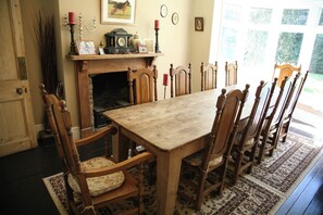 House | Dining - House Sleeps 9-garden-pool-bbq-patio-parking (Maidstone)