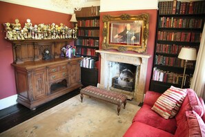 House | Interior - House Sleeps 9-garden-pool-bbq-patio-parking (Maidstone)