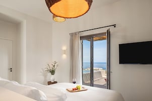 Six Bedroom, Sea View Villa with Two Infinity Pools | Premium bedding, in-room safe, laptop workspace, soundproofing