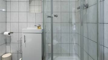 Shower, hair dryer, towels, shampoo