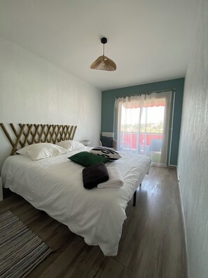 2 bedrooms, iron/ironing board, travel crib, free WiFi - Superb bright apartment, terraces free secure parking 600m from the sea (Cagnes-sur-Mer)