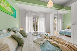 5 bedrooms, iron/ironing board, free WiFi, bed sheets