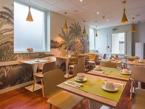 Daily buffet breakfast (EUR 12 per person) - Kyriad Lamballe (Lamballe-Armor)