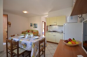 Dining - Family-Friendly Bungalow Near the Beach (Lignano Sabbiadoro)