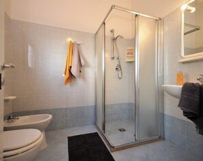 Douche, serviettes fournies
