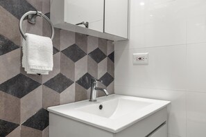 Secador de pelo, toallas