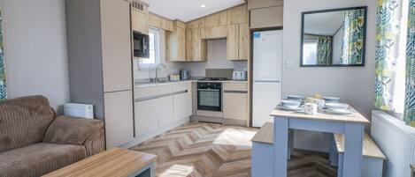 เครื่องครัว/จาน/ช้อนส้อม