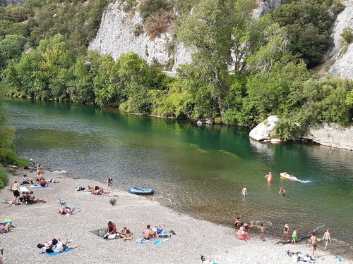 Vacation home on a road lined with olive trees and close to the Ceze river.