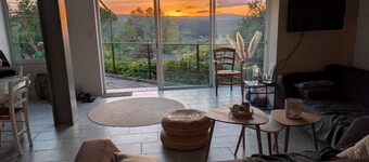 Maison de vacances sur un chemin bordé d'Oliviers et proche de la Ceze.