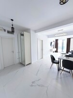 Microondas, placa de cocina, tetera/pava eléctrica