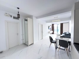 Microondas, placa de cocina, tetera/pava eléctrica