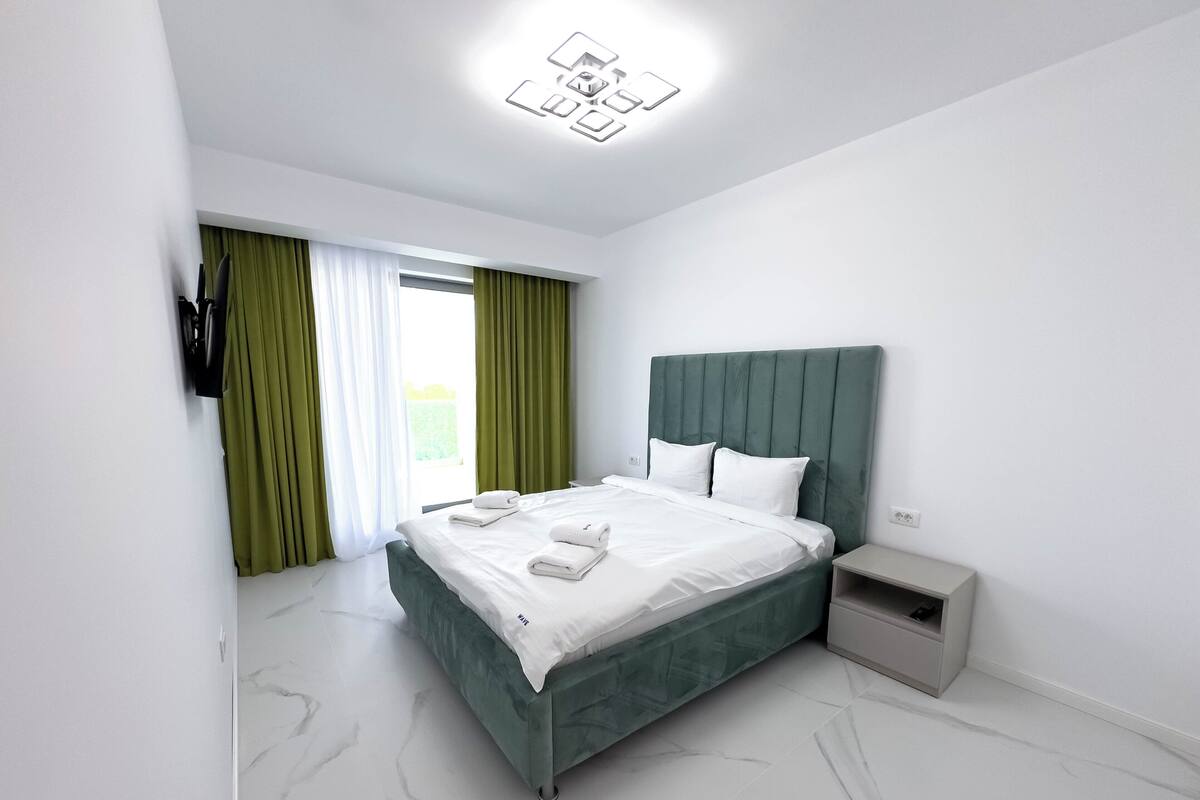 1 bedroom, blackout drapes, iron/ironing board, free WiFi