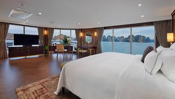 Gallery Suite Cabin | In-room safe