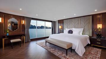 Gallery Suite Cabin | In-room safe