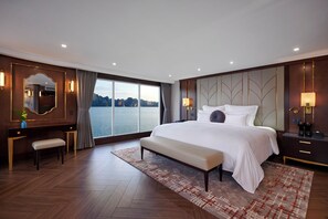 Gallery Suite Cabin | In-room safe