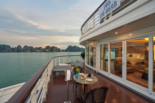 Paradise Legacy Cruise Halong