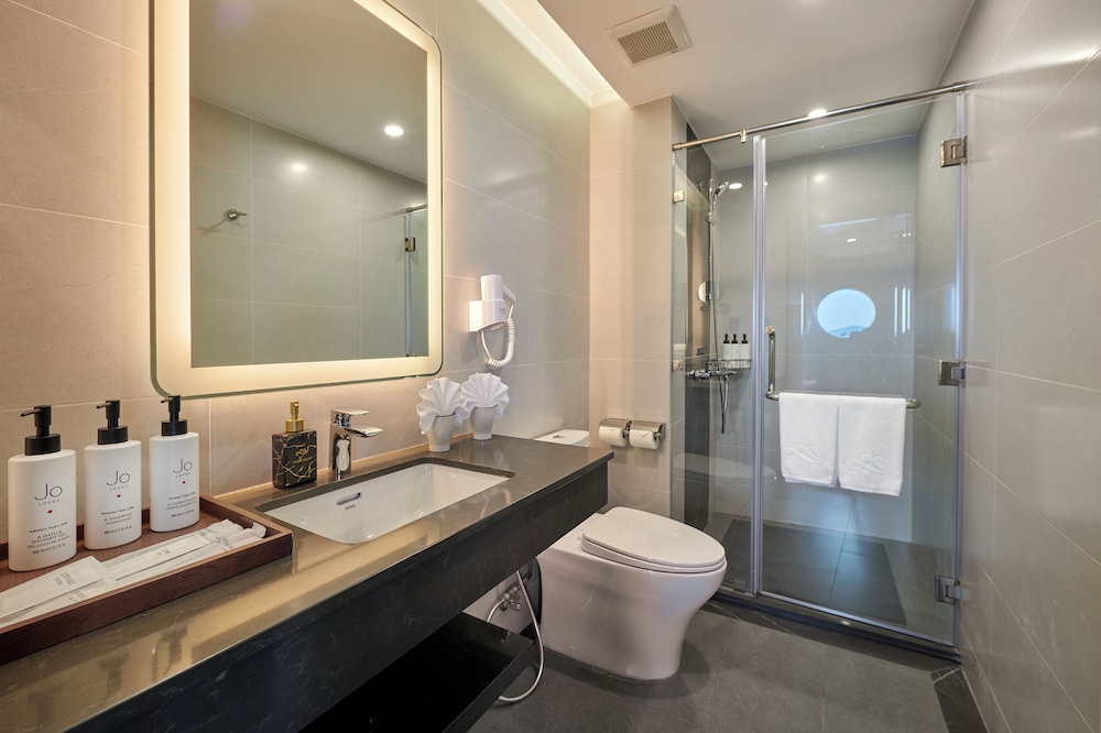 Động Thiên Cung by null