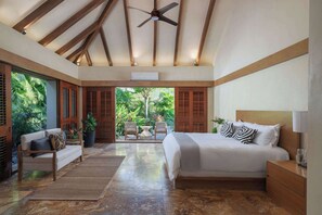 4 soveværelser, pengeskab på værelset, skrivebord, strygejern/strygebræt