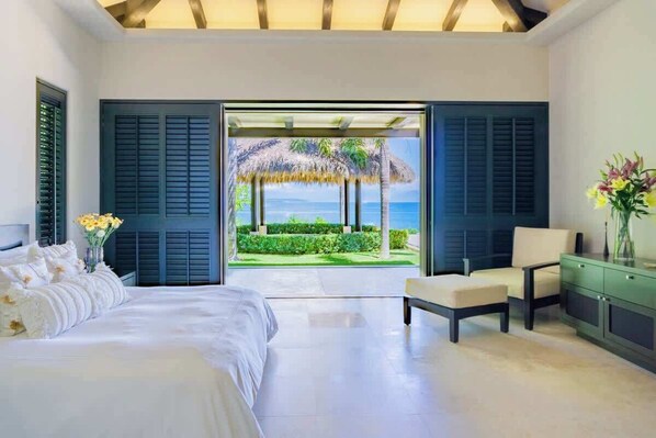 4 bedrooms, desk, iron/ironing board, travel crib