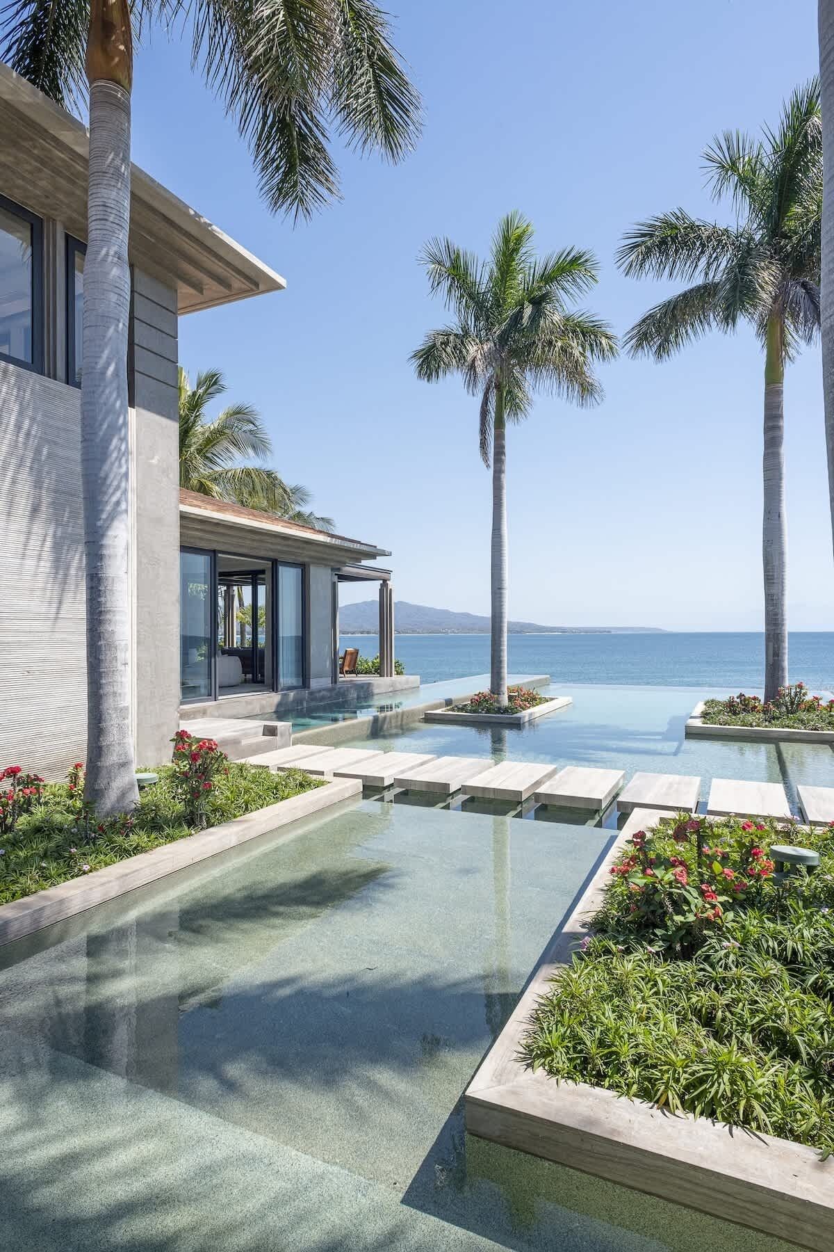 حمّام سباحة مُدفَّأ