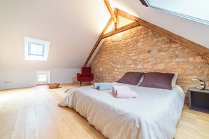 2 chambres, fer et planche à repasser, Wi-Fi, draps fournis