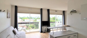 Renovated apartment with terrace in Royan