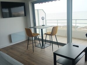 Dining - Newly refurbished studio with sea terrace and garage in Royan (Royan)