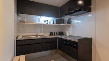 Fridge, microwave, stovetop, coffee/tea maker