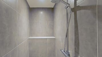 Classic Room, Patio, Garden View | Bathroom