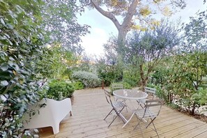 Habitación estándar, patio, vistas al jardín | Terraza o patio
