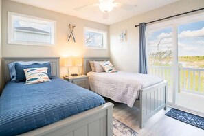 4 bedrooms, iron/ironing board, free WiFi, bed sheets - Still Waters - Waterfront - NEW Design Build Home - Ocean View (North Topsail Beach)