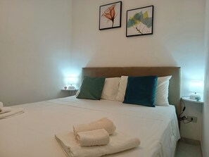 2 bedrooms, iron/ironing board, free WiFi, bed sheets - The garden of Sofia Charm and Comfort Apartment (Torre dell'Orso)