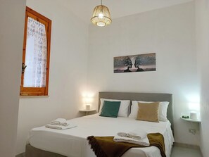 2 bedrooms, iron/ironing board, free WiFi, bed sheets - The garden of Sofia Charm and Comfort Apartment (Torre dell'Orso)