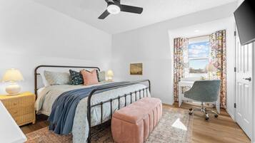 2 bedrooms, desk, iron/ironing board, travel crib