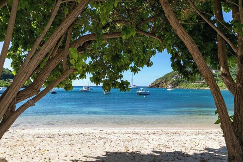 Serenity Villa- Steps from Beach, Family Friendly