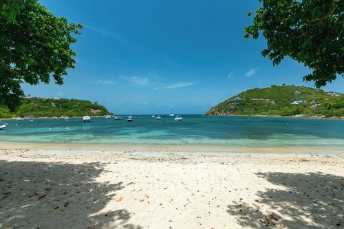 Nautilus- Beach Front with 3 King Suites