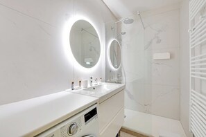 Apartment | Bathroom