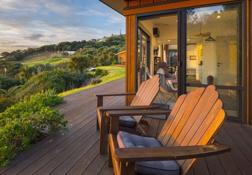 Knights in Residence - Ocean Front Studio