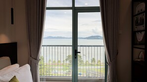 Individually decorated, desk, blackout drapes, iron/ironing board - Homesuite' Home at Bay Suites (Kota Kinabalu)
