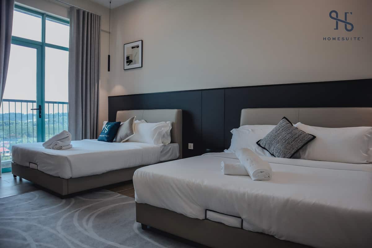 Club Suite, Multiple Beds, Balcony, Courtyard View