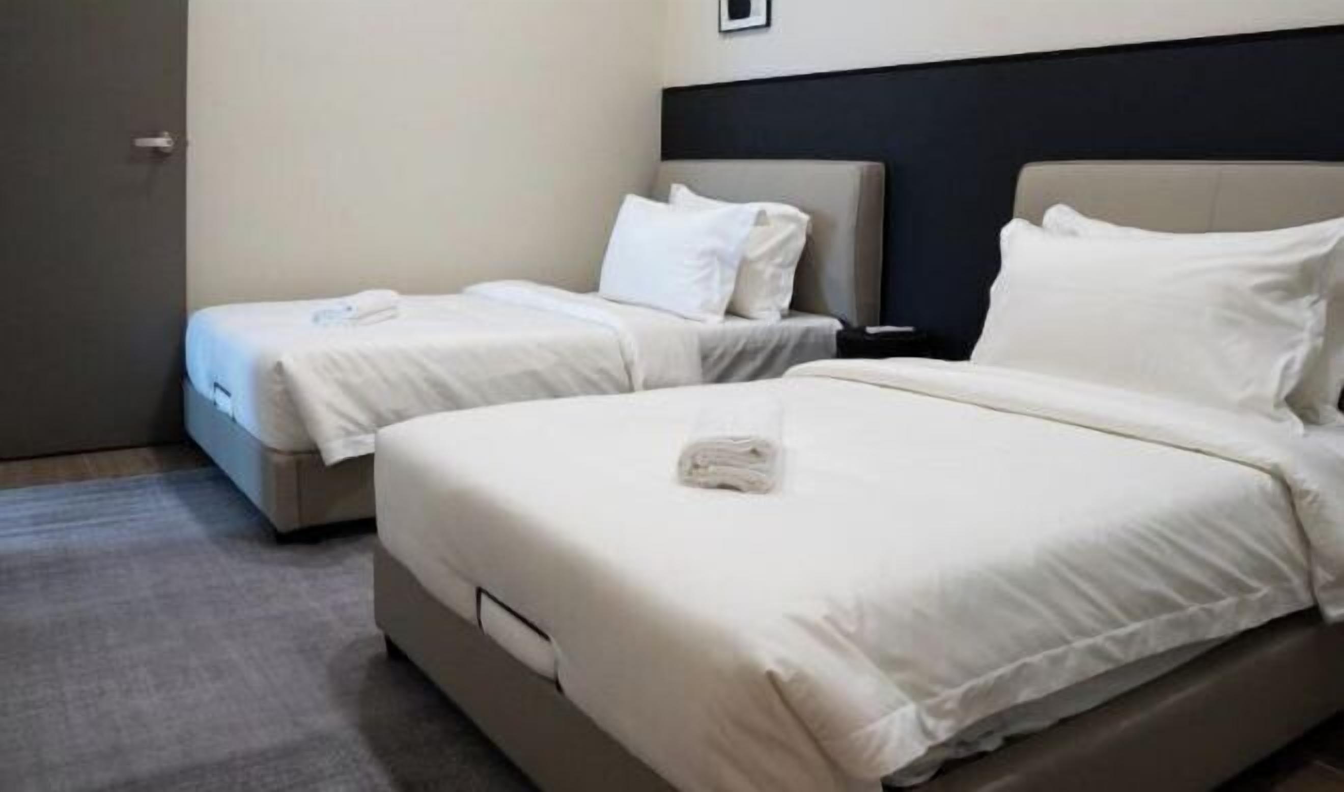 Individuell dekoriert, Schreibtisch, Verdunkelungsvorhänge