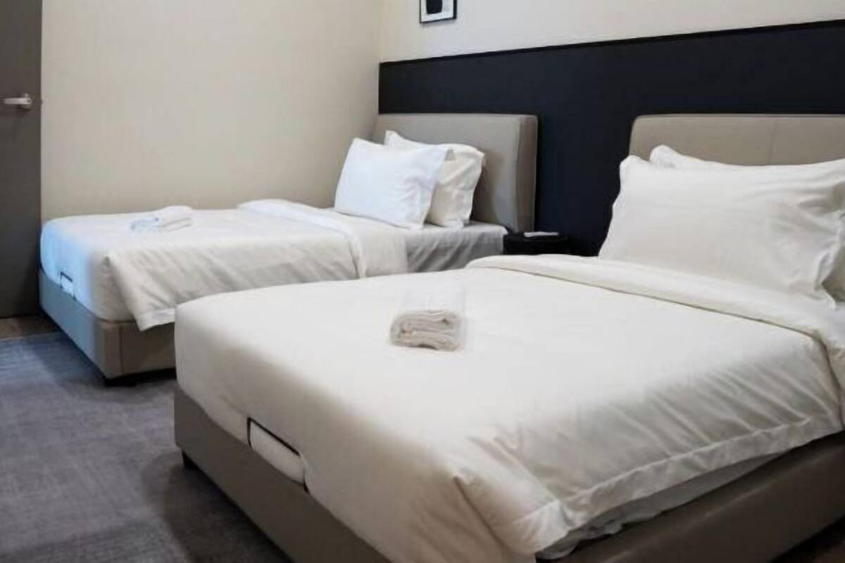 Individuell dekoriert, Schreibtisch, Verdunkelungsvorhänge